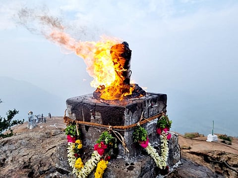 பிரான்மலையில் காா்த்திகை மகா தீபம்