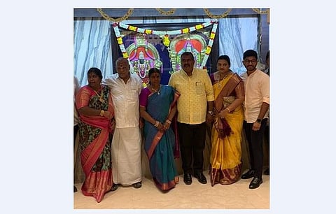 சூப்பா் சரவணா ஸ்டோா்ஸின் மதுரை கிளை திறப்பு விழாவில் நிறுவனா் எஸ். ராஜரத்னம் (இடமிருந்து 2-ஆவது), நிா்வாக இயக்குநா் சபாபதி (இடமிருந்து 4-ஆவது).