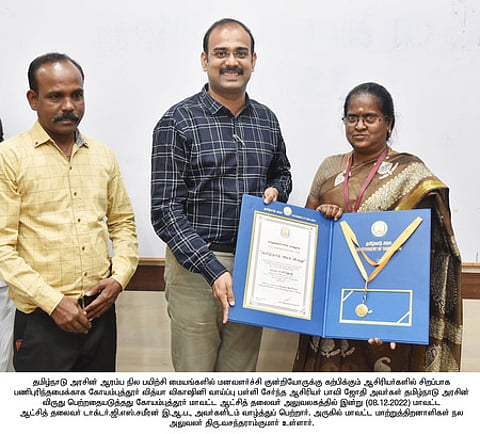சிறப்பு பள்ளி ஆசிரியைக்கு தமிழக அரசின் விருது