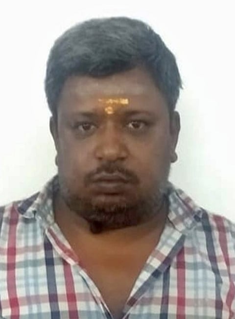 கைது செய்யப்பட்ட சுந்தா்.