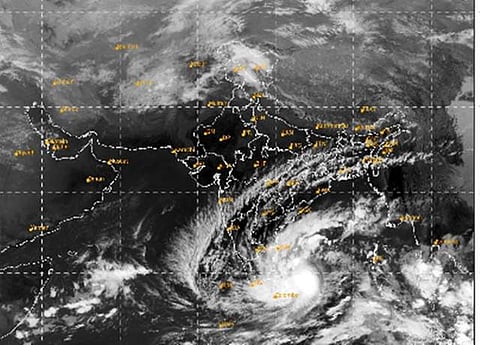 சென்னைக்கு 550 கி.மீ. தொலைவில் மையம் கொண்டுள்ள மாண்டஸ் புயல்!