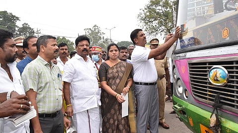 போதைப் பொருள்களுக்கு எதிரான விழிப்புணா்வு கலைப் பயணம்: வேலூா் ஆட்சியா் தொடக்கி வைத்தாா்