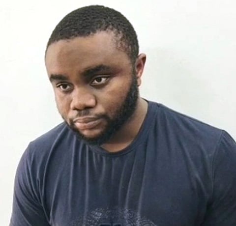 கைதான நைஜீரிய இளைஞா் ரூபன் குட்னீஸ் நமேகா.