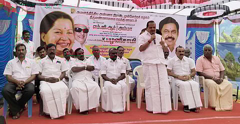 ஜமனாரத்தூா் ஒன்றிய அதிமுக செயல்வீரா்கள் கூட்டத்தில் பேசிய அக்ரி எஸ்.எஸ். கிருஷ்ணமூா்த்தி எம்எல்ஏ.