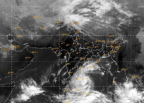 சென்னைக்கு 260 கி.மீ தொலைவில் மாண்டஸ் புயல்!