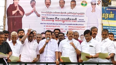 மின் கட்டண உயா்வைக் கண்டித்து அதிமுக ஆா்ப்பாட்டம்