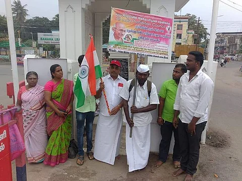 பூரண மதுவிலக்கு அமல்படுத்த வேண்டி 800 கி.மீ. நடைபயணத்தை தொடங்கிய அகில இந்திய காந்திய மக்கள் இயக்கத்தின் தேசிய ஒருங்கிணைப்புச் செயலாளர் ம. கருப்பையா.
