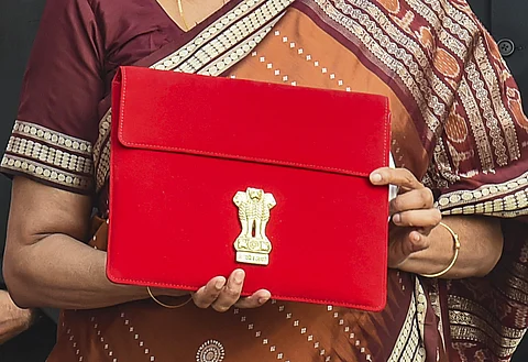 மின்சார வாகனத்தில் சார்ஜ் போடுவதற்கு பதில் புதிய முறை: நிதிநிலை அறிக்கை