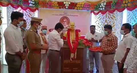 திண்டிவனம் அருகே ஓமந்தூரில் முன்னாள் முதல்வர் ராமசாமி ரெட்டியாரின் 125-வது பிறந்த தினம் இன்று கொண்டாடப்பட்டது.