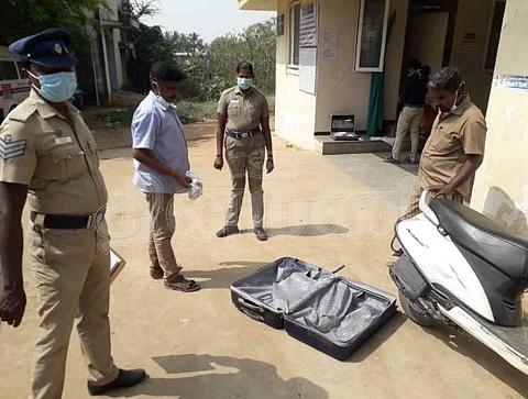 சூட்கேஸில் எலும்புக்கூடு
