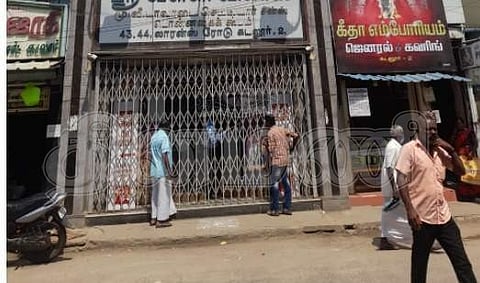 கடலூரில் வருமான வரித்துறையினர் சோதனை நடத்தி வரும் நகைக் கடை.