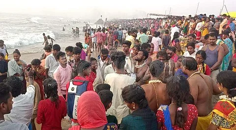 மாமல்லபுரத்தில் இருளர் பழங்குடியினரின் மாசிமக விழா கோலாகலம்