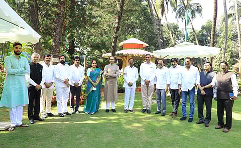 தாக்கரேவை சந்தித்த கேசிஆர்