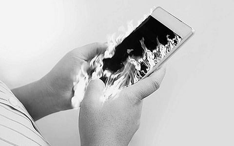 செல்லிட பேசி... கையில் இருக்கும் நெருப்பு!