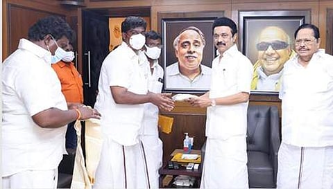 திமுகவில் இணைந்த அதிமுகவினர்