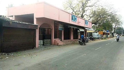 அவிநாசி: விசைத்தறியாளர்கள் கூலி உயர்வுப் பிரச்னை; கடையடைப்பு