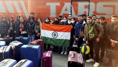உக்ரைனிலிருந்து 219 இந்தியா்கள் விமானம் மூலம் தாயகம் திரும்பினா்
