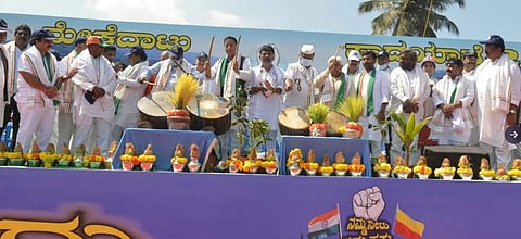 கர்நாடகம்: மேக்கேதாட்டு நடைப்பயணம் மீண்டும் தொடங்கியது