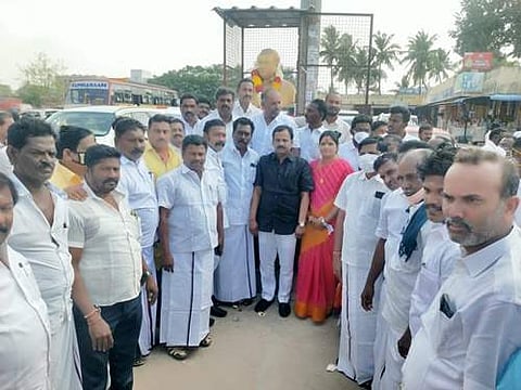 கும்மிடிப்பூண்டியில் திமுகவினரால் பேரறிஞர் அண்ணாவின் 53வது நினைவு நாள் அனுசரிக்கப்பட்டது.