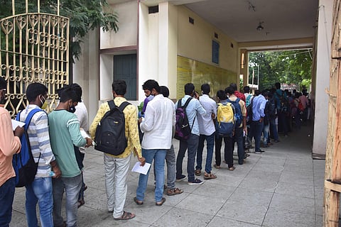 வேலைவாய்ப்பின்றி தவிக்கும் இந்திய இளைஞர்கள்