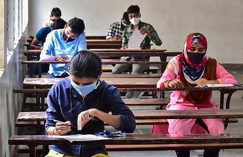 முதுநிலை ஆசிரியா் பணி: ஆங்கிலம், கணிதம், கணித அறிவியல் பாடத் தோ்வுகளுக்கான அட்டவணை வெளியீடு