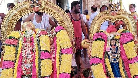 சிவராத்திரியை முன்னிட்டு சிறப்பு அலங்காரத்தில் வீதியுலா வந்த காஞ்சிபுரம் கைலாசநாதர் உடனுறை பர்வதவர்த்தினி அம்மன்..
