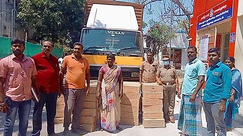 சீர்காழி: சரக்கு லாரியில் கடத்தி வரப்பட்ட 4300 மதுபாட்டில்கள் பறிமுதல்; பெண் கைது