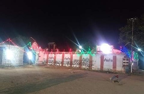 மகா சிவராத்திரி விழாக்காக வண்ண விளக்குகளால் அலங்கரிக்கப்பட்டுள்ள தம்மம்பட்டி சிவன் கோயில்.