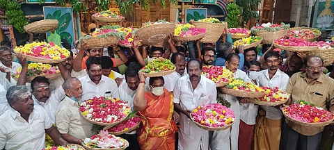 சமயபுரம் பூச்சொரிதல் விழா கோலாகலமாக தொடங்கியது