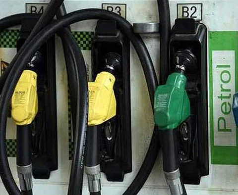 2-ஆவது நாளாக பெட்ரோல், டீசல் விலை 80 காசுகள் உயர்வு