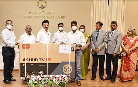 இலங்கைத் தமிழர்களுக்கு வண்ணத் தொலைக்காட்சி வழங்கினார் முதல்வர்