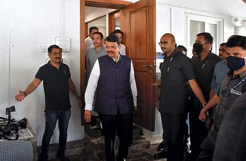 தொலைபேசி ஒட்டுக்கேட்பு விவகாரம்: பாஜக தலைவா் ஃபட்னவீஸிடம் 2 மணிநேரம் போலீஸ் விசாரணை