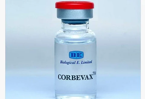 கோவேக்ஸின், கோவிஷீல்ட் பயனாளிகளுக்கு பூஸ்டராக கோா்பிவேக்ஸ்: மத்திய அரசு ஒப்புதல்