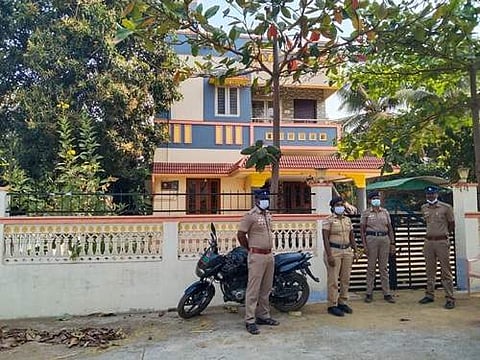 மேட்டூரில் ஊரக வளர்ச்சித் துறை கண்காணிப்பு பொறியாளர் வீட்டில் சோதனை