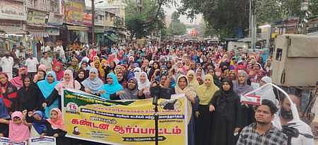 ஹிஜாப் அணியத் தடை: மதுரையில் இஸ்லாமிய அமைப்புகள் கண்டன ஆா்ப்பாட்டம்