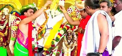 திருப்புவனத்தில் நடைபெற்று வரும் பங்குனித் திருவிழாவில் ஸ்ரீ புஷ்பவனேஸ்வரர் சுவாமி சௌந்தரநாயகி அம்மன் திருக்கல்யாணம்.