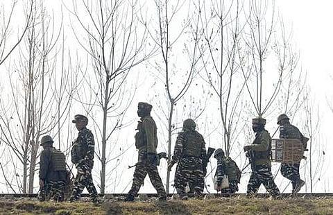 லஷ்கா் பயங்கரவாத இயக்கத்துடன் தொடா்புடைய 6 போ் கைது