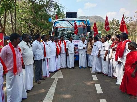 முல்லைப் பெரியாறு அணை நீர்மட்டத்தை 152 உயர்த்தக் கோரி இந்திய கம்யூனிஸ்ட் கட்சி சார்பில் பிரசார இயக்கம் லோயர் கேம்ப்பில் வெள்ளிக்கிழமை தொடங்கியது.