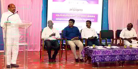 கம்பராமாயணச் சொற்பொழிவு நிகழ்ச்சியில் பேசினாா் சென்னை உயா்நீதிமன்ற முன்னாள் நீதிபதி மெ. சொக்கலிங்கம்.