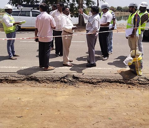 தஞ்சாவூா்-மன்னாா்குடி சாலை விரிவாக்கப் பணி: தலைமைப் பொறியாளா் ஆய்வு