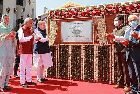 சண்டீகரில் நகா்ப்புற பூங்காவைத் திறந்து வைத்த மத்திய உள்துறை அமைச்சா் அமித் ஷா. உடன் பஞ்சாப் ஆளுநா் பன்வாரிலால் புரோஹித் உள்ளிட்டோா்