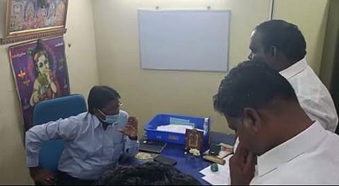 மருத்துவமனையில் தேவகோட்டை நகராட்சி ஆணையர்: தலைவர் பதவிக்கான தேர்தல் ஒத்திவைப்பு