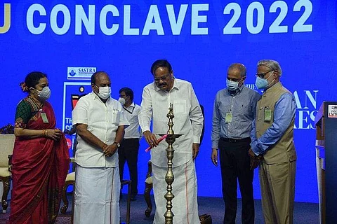 கல்விதான் தேசத்தை மறுகட்டமைக்கும் கருவி: குடியரசுத் துணைத் தலைவா் வெங்கையா நாயுடு
