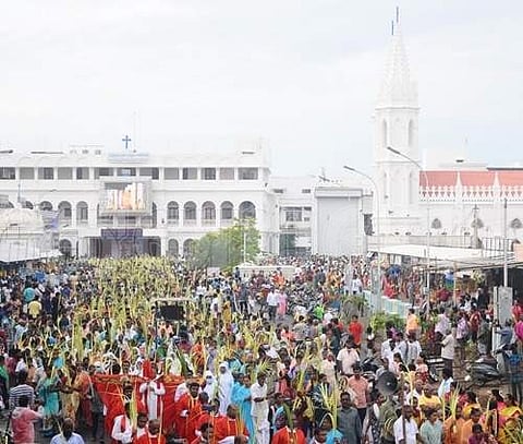 வேளாங்கண்ணி புனித ஆரோக்கிய அன்னைப் பேராலயத்தில் ஞாயிற்றுக்கிழமை நடைபெற்ற ருத்தோலை ஞாயிறு பவனி ஊர்வலம்.