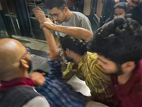 தில்லி ஜவஹர்லால் நேரு பல்கலையில் அசைவ உணவு சாப்பிட்ட மாணவர்கள் மீது தாக்குதல்