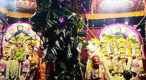 மானாமதுரை சித்திரை திருவிழாவில் இரு ரிஷப வாகனங்களில் இரட்டை சப்பரங்களில் பவனி வந்த ஸ்ரீ ஆனந்தவல்லி அம்மன், சோமநாதர் சுவாமி