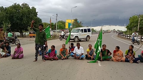 அருப்புக்கோட்டையில் வனவேங்கைகள் கட்சியினா் சாலை மறியல்: 20 போ் கைது