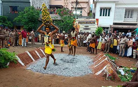 ராஜபாளையத்தில் திரௌபதி அம்மன் கோயில் பூக்குழித் திருவிழா