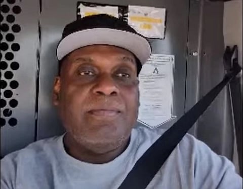 புரூக்ளின் துப்பாக்கிச் சூடு: தேடப்படும் 62 வயது நபா்