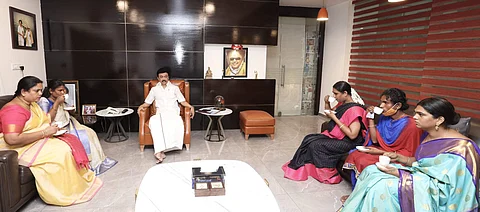 திருநங்கைகள் நாள்: தேநீர் விருந்து அளித்த முதல்வர் ஸ்டாலின்